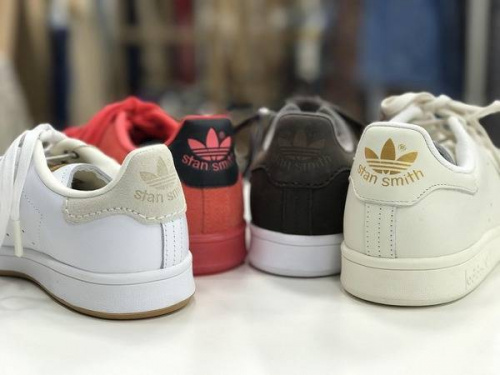 adidasのスニーカー