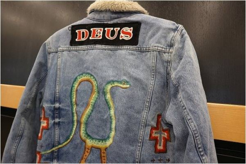 メンズのDEUS