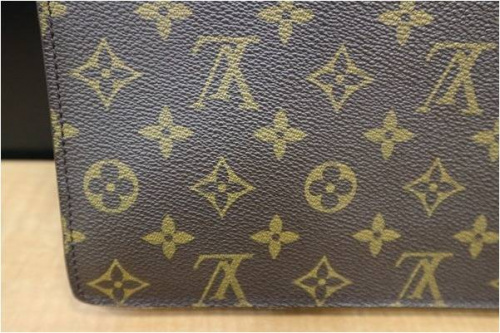 ルイヴィトンのモンクレール