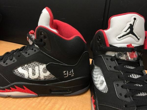 ノースフェイスのトミーヒルフィガー