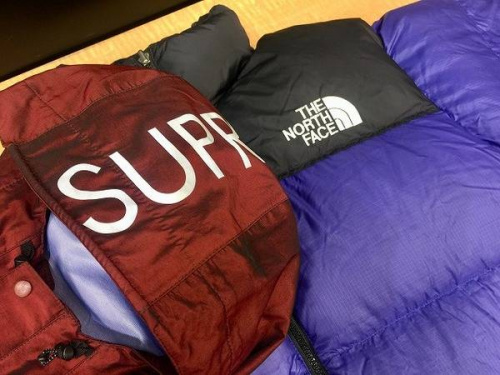 ノースフェイスのシュプリーム
