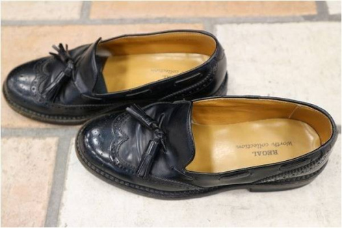 春コーデのローファー