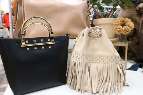 買取入荷のキャリアファッション