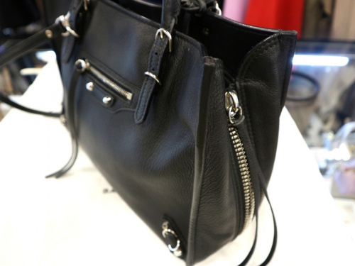 バレンシアガのペーパー