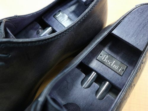 シューズの高級