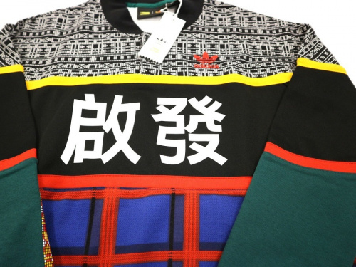 adidasのアディダス