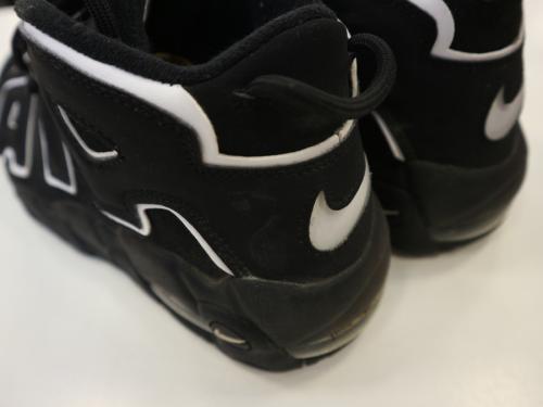 ナイキのモアテン