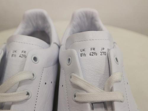 スタンスミスのスニーカー