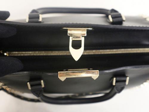 バレンティノのバック