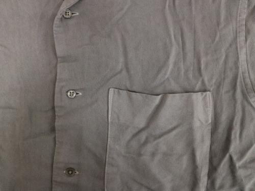 シャツのオープンカラー