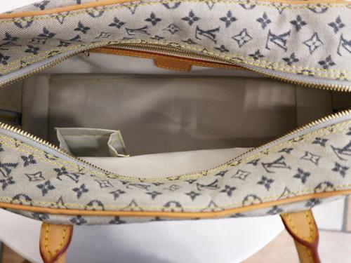 バッグのモノグラム