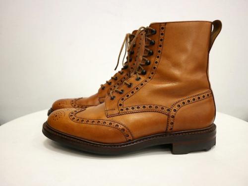 クロケット＆ジョーンズのブーツ