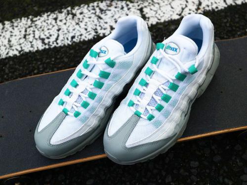 スニーカーのAIR MAX