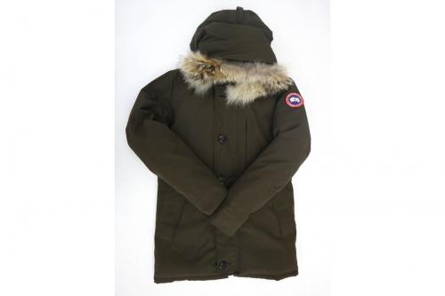 カナダグースのMONCLER