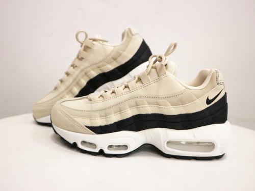 ナイキのAIR MAX 95