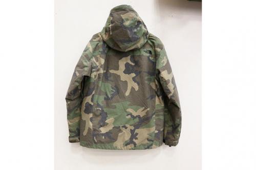 ノース フェイスのカモフラ