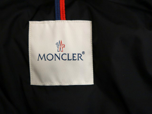 インポートブランドのMONCLER