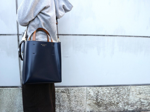 レアアイテムのMARNI