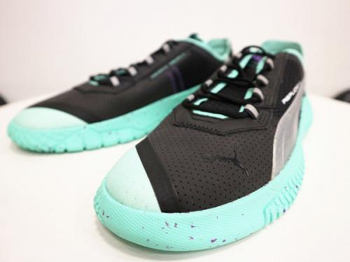 スニーカーの与野