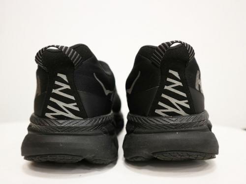 ホカオネオネのダッドシューズ