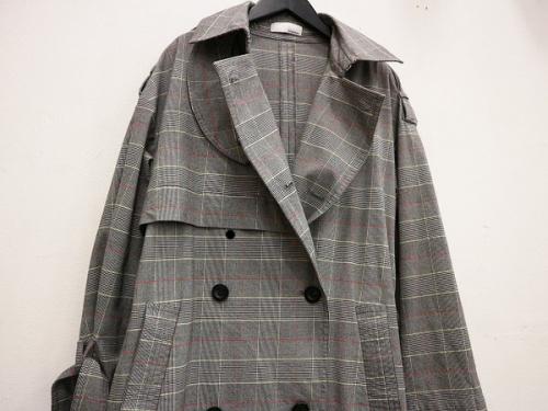 スタイリング / ケイ シラハタのオーバートレンチコート