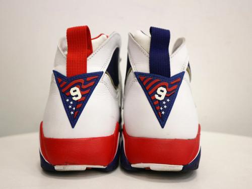 ナイキのAIR JORDAN 7 RETRO