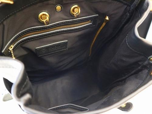 スロウのレザーリュック