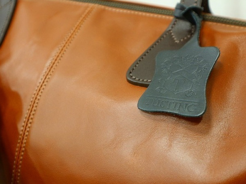 キャリアファッションのTUSTING