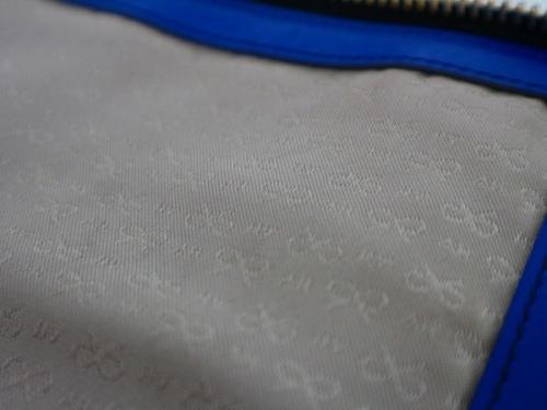 アニヤハインドマーチのショルダーバッグ