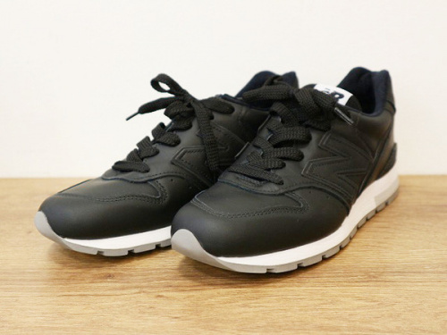 スニーカーのNEW BALANCE