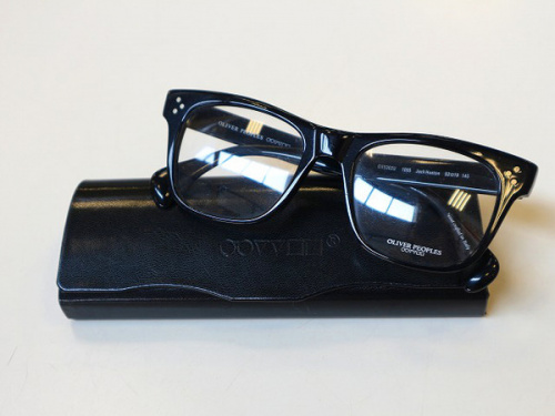 レアアイテムのOLIVER PEOPLES