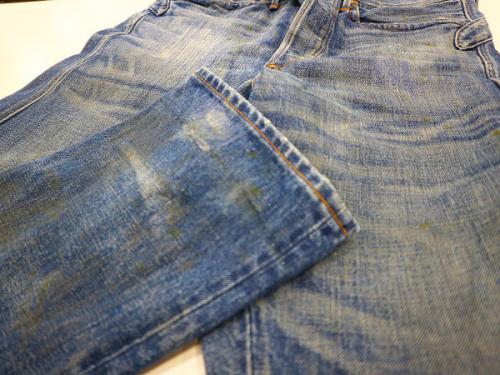 ダブルアールエルのペイント＆ダメージデニムパンツ