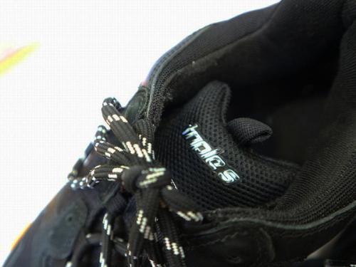 バレンシアガのTRIPLE S