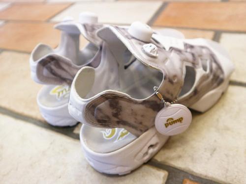 リーボックのインスタポンプフューリーサンダル