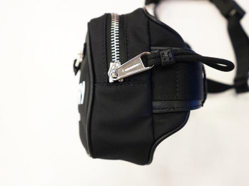 バーバリーのボディバッグ