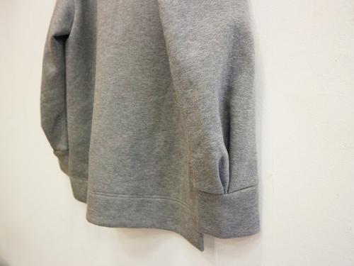 フェンディのロゴプリントスウェット