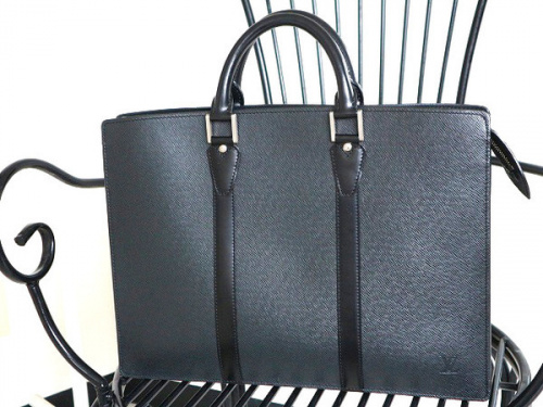 ラグジュアリーブランドのLOUIS VUITTON 　