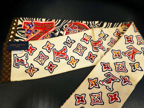 ルイ ヴィトン　のスカーフ
