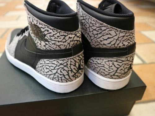 ナイキのエアージョーダン 1 レトロ