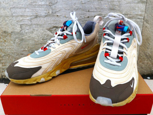 レアアイテムのNIKE