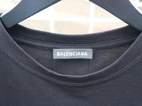 バレンシアガのTシャツ