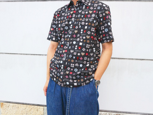 インポートブランドのBURBERRY　BLACK　LABEL