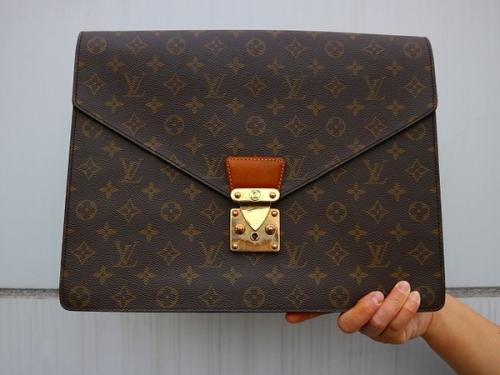 LOUIS VUITTON 　のルイ ヴィトン　