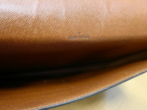 セカンドバッグの与野