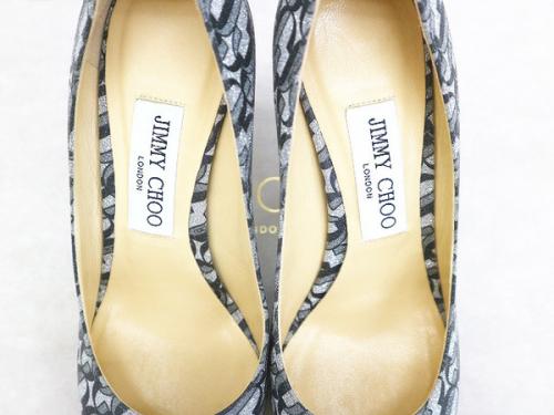 ジミーチュウのパンプス