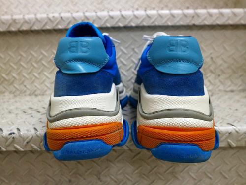 バレンシアガのトリプルS