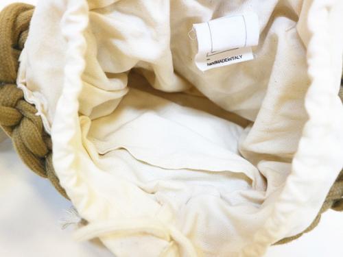 アリエニーナのバッグ