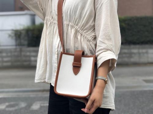 ヴァジック×トゥモローランドのショルダーバッグ