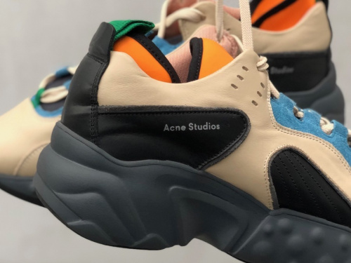 インポートブランドのacne studios