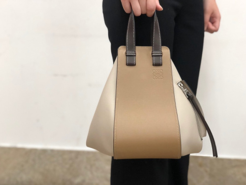 ラグジュアリーブランドのLOEWE